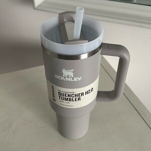 Stanley flowstate quencher h2.0 tumbler ash grey tan 40 oz NWT